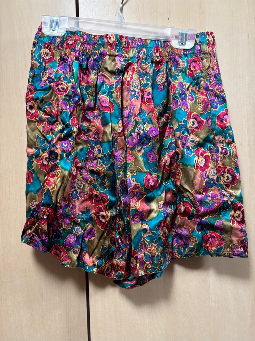 Silk lounging shorts - Picture 3 of 5